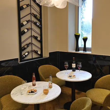 La Maison Bord'eaux Szálloda 4*